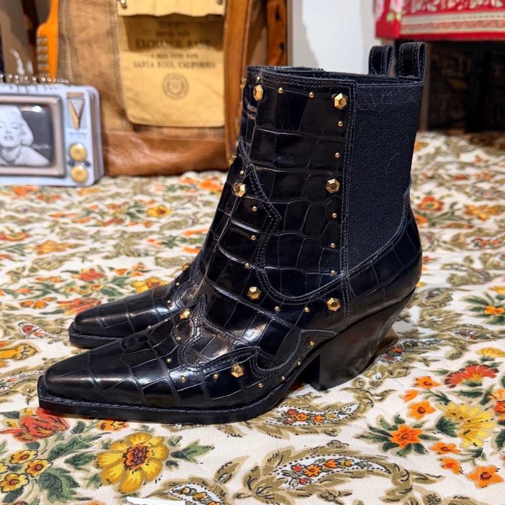 Vince Camuto Black Leather‎ Croc Gold Studded Western Chelsea Boots - 6M